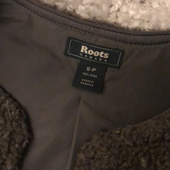 ROOTS SHERPA VEST - Picture 2 of 2